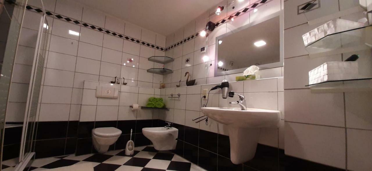 Mauritzburg Apartment เครเฟลด์ ภายนอก รูปภาพ