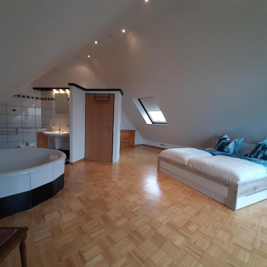 Mauritzburg Apartment เครเฟลด์ ภายนอก รูปภาพ